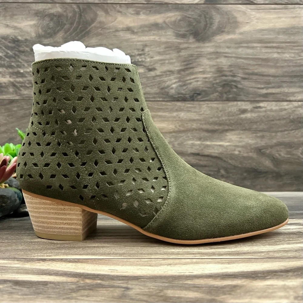 NIB Soludos Lola Perforated Pointed Toe Heeled Ankle Bootie Boots Olive Suede 8M - Picture 5 of 14